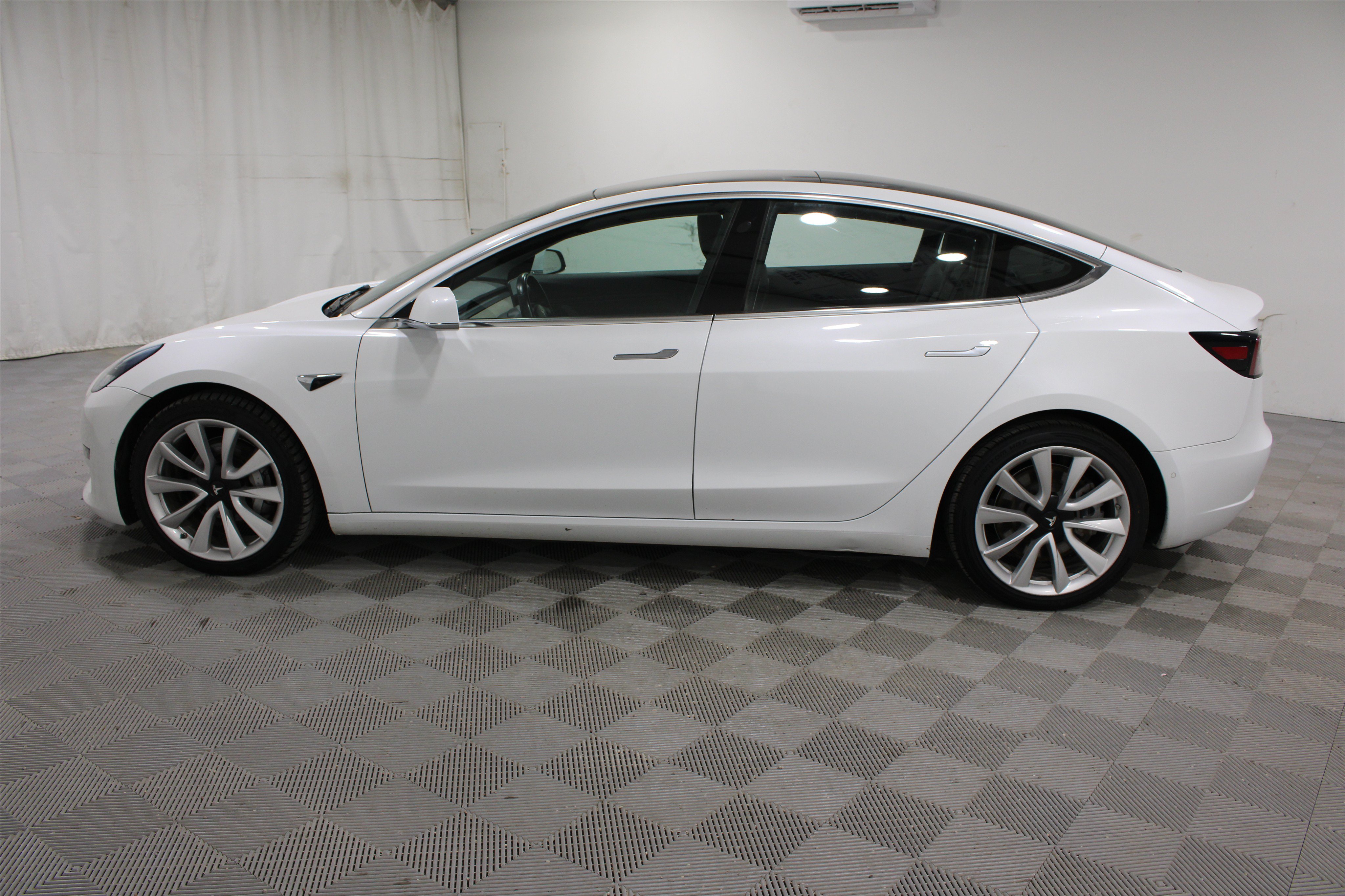 Used 2018 Tesla Model 3 AWD/4WD image 23