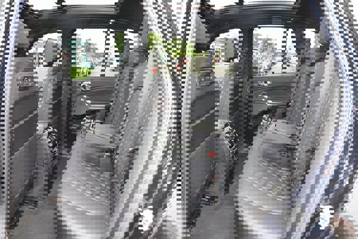 Used 2021 BMW X5 M50i image 76