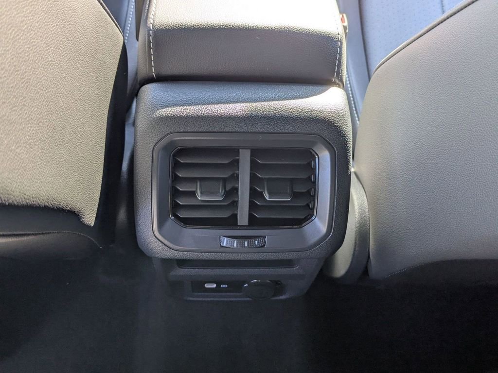 Used 2024 Volkswagen Tiguan SE R-Line image 15