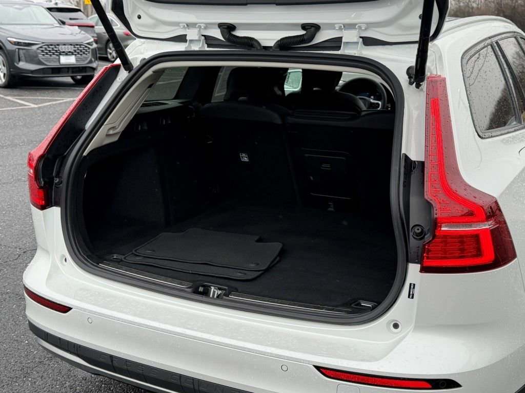 Certified 2025 Volvo V60 B5 Cross Country Plus image 17