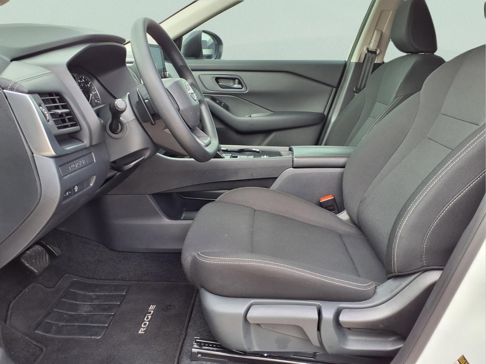 Used 2025 Nissan Rogue S image 11