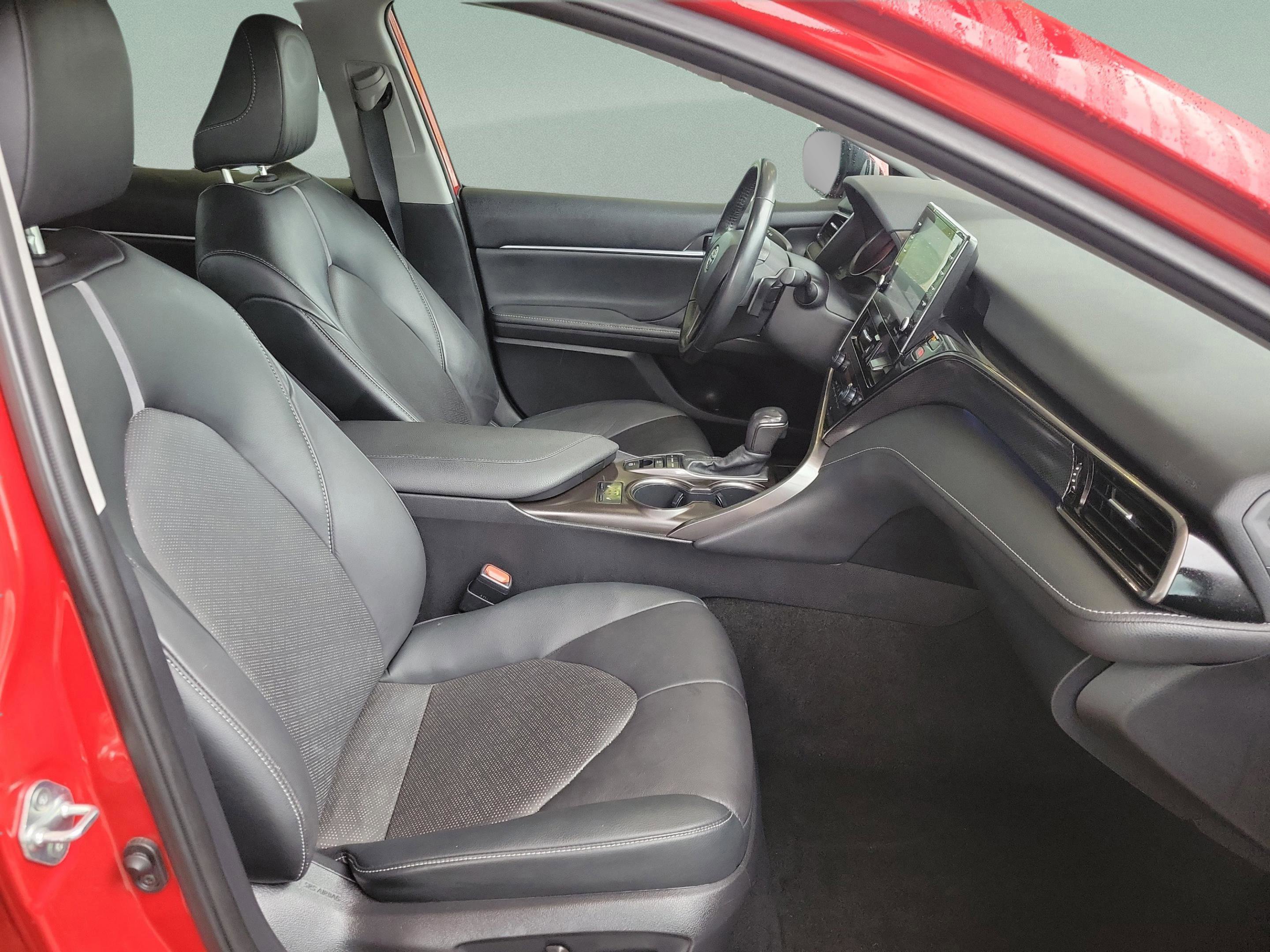 Used 2022 Toyota Camry XSE image 14