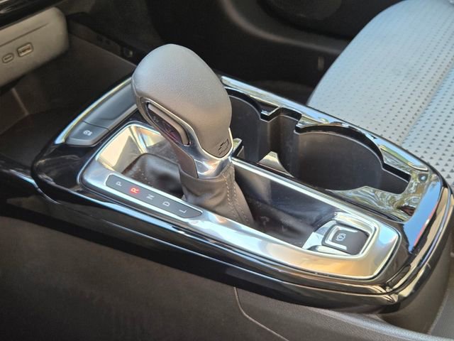 Certified 2025 Chevrolet Trax LT w/ LT Convenience Package image 35