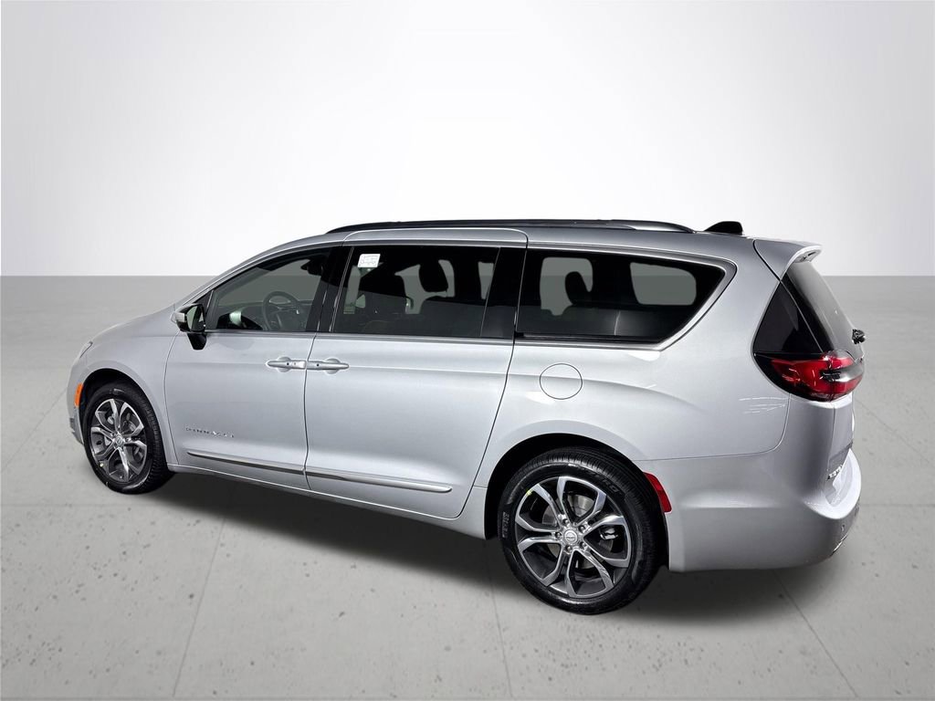 New 2026 Chrysler Pacifica Pinnacle image 8