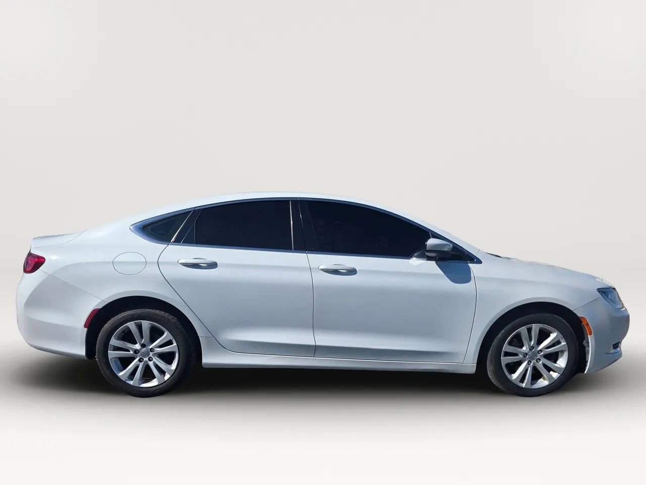 Used 2015 Chrysler 200 Limited image 7