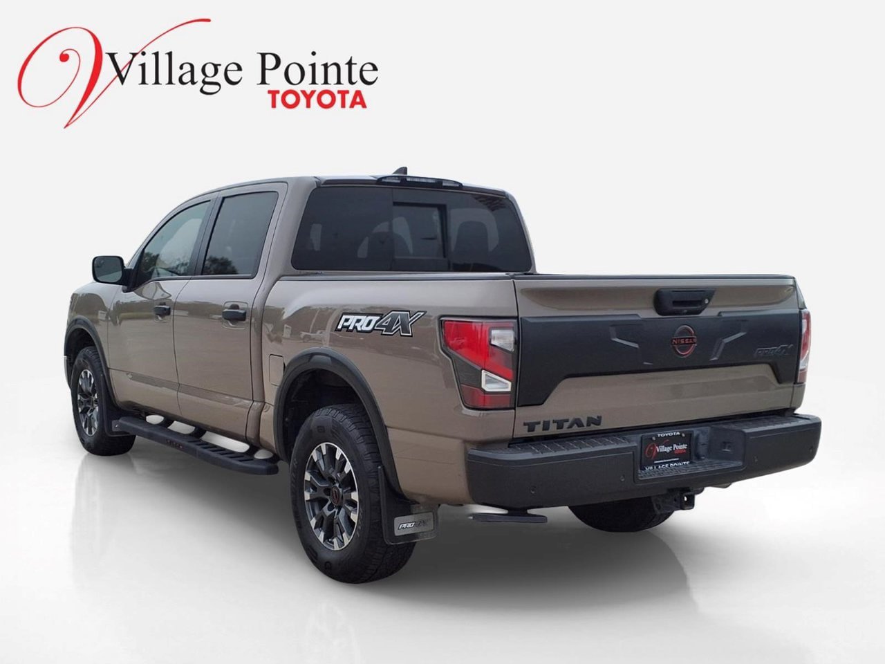 Used 2024 Nissan Titan PRO-4X w/ Pro-4x Convenience Package AWD/4WD image 3