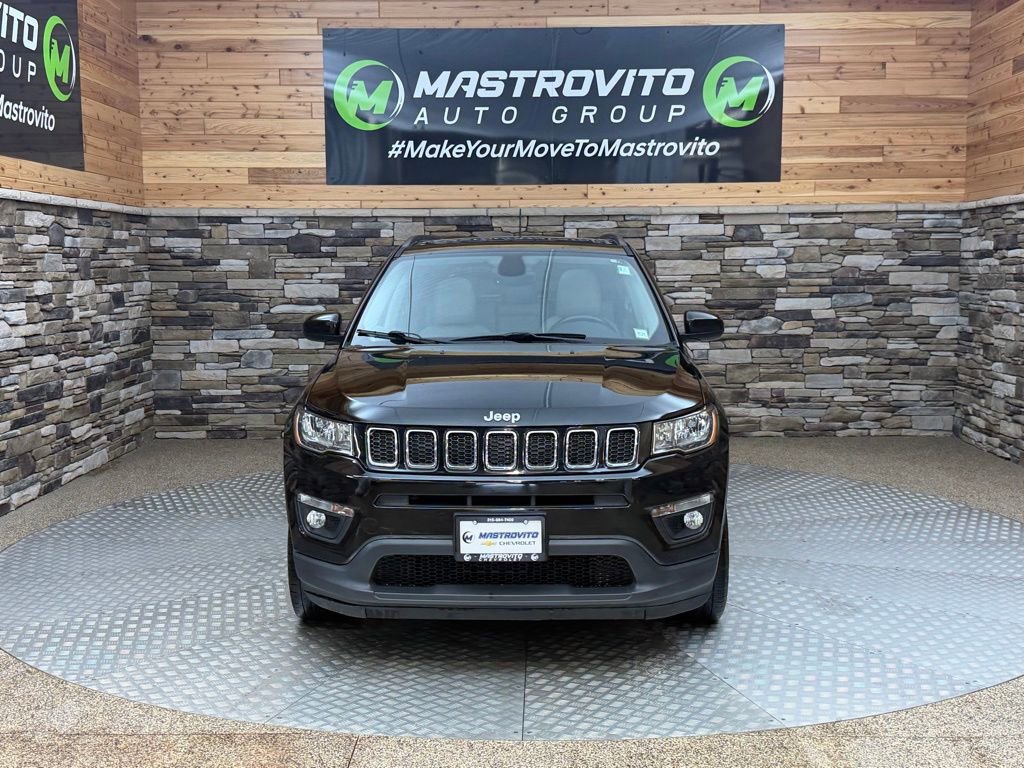 Used 2018 Jeep Compass Latitude w/ Popular Equipment Group AWD/4WD image 3