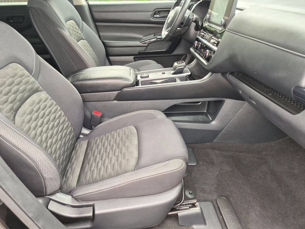 Used 2024 Nissan Pathfinder SV w/ Lighting Package (N92) AWD/4WD image 26