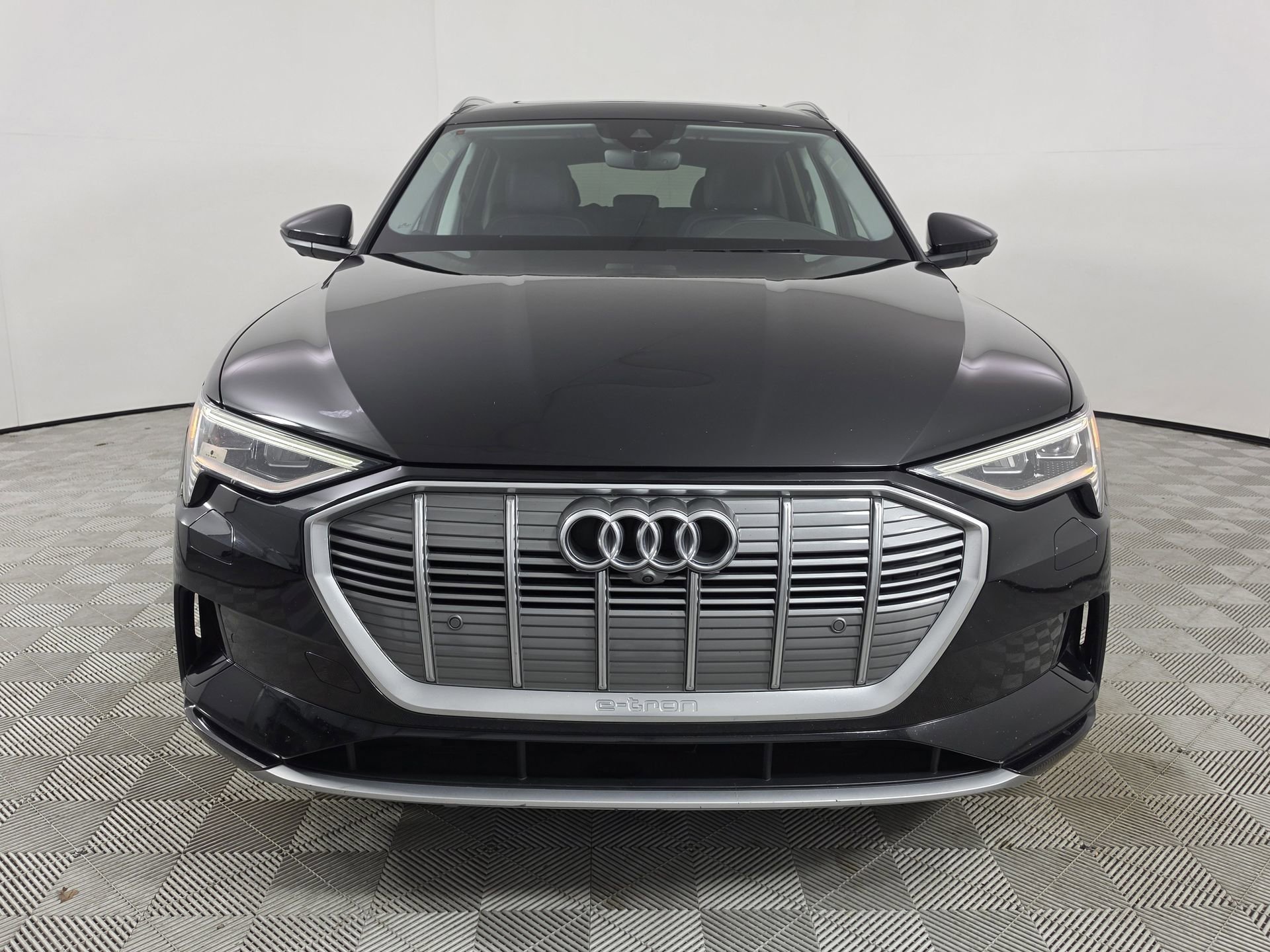 Used 2019 Audi e-tron Premium Plus w/ Cold Weather Package AWD/4WD image 2