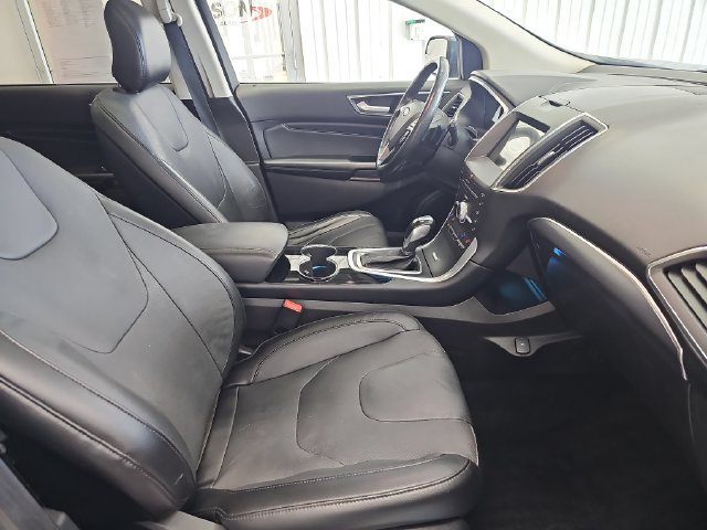 Used 2018 Ford Edge Titanium w/ Equipment Group 301A AWD/4WD image 30