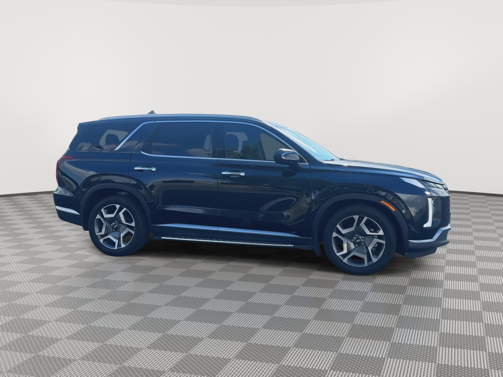 Used 2025 Hyundai Palisade SEL FWD image 2