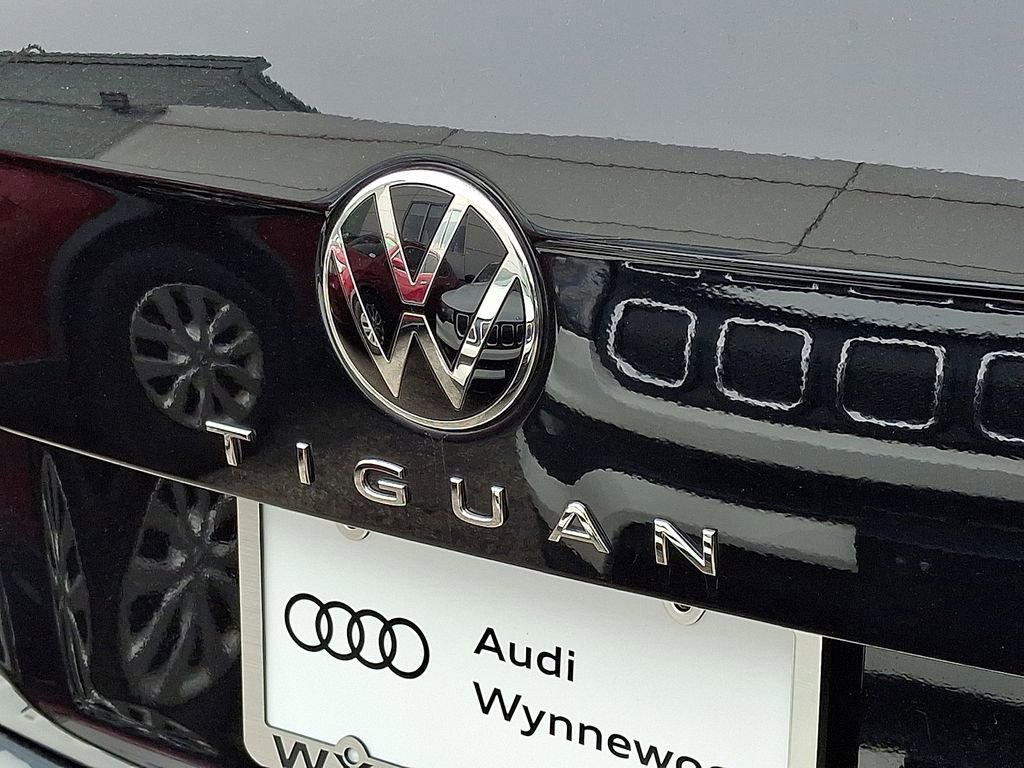 Used 2024 Volkswagen Tiguan SE R-Line AWD/4WD image 31