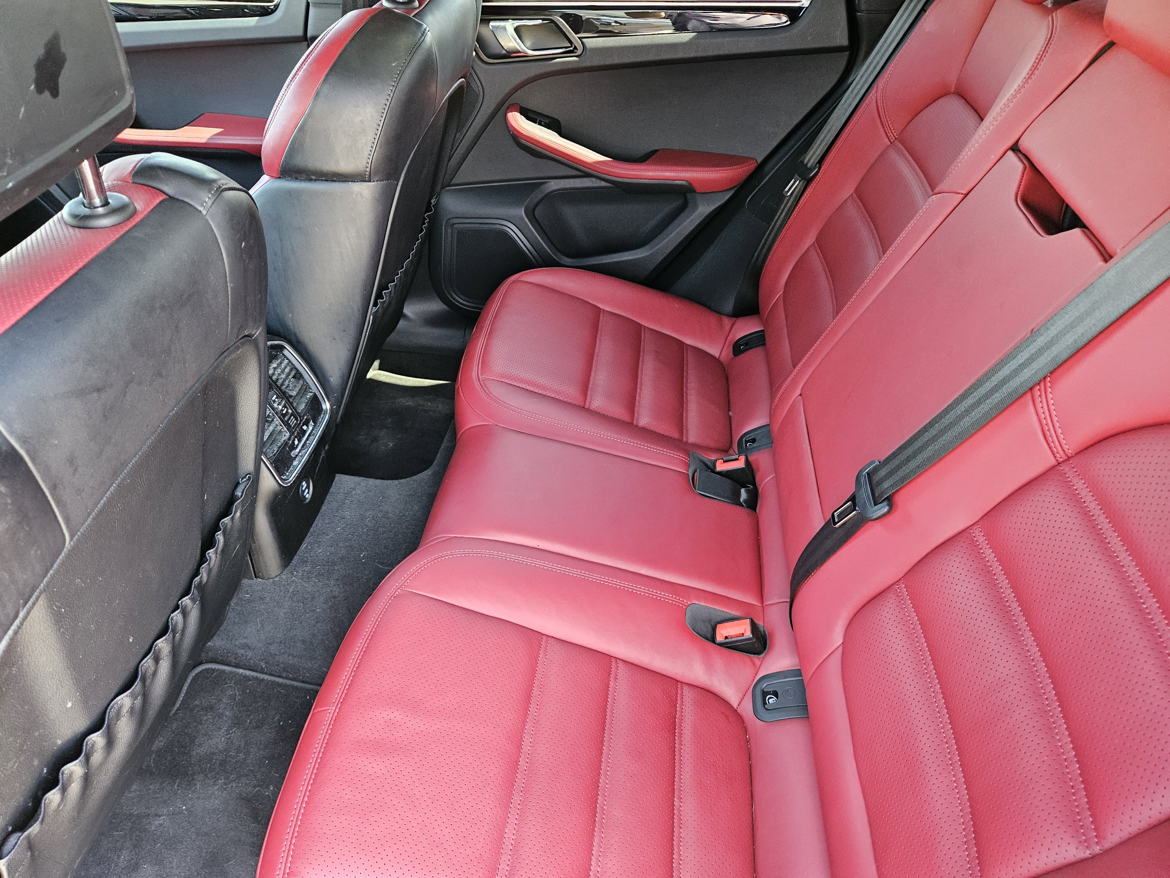 Certified 2023 Porsche Macan S image 28