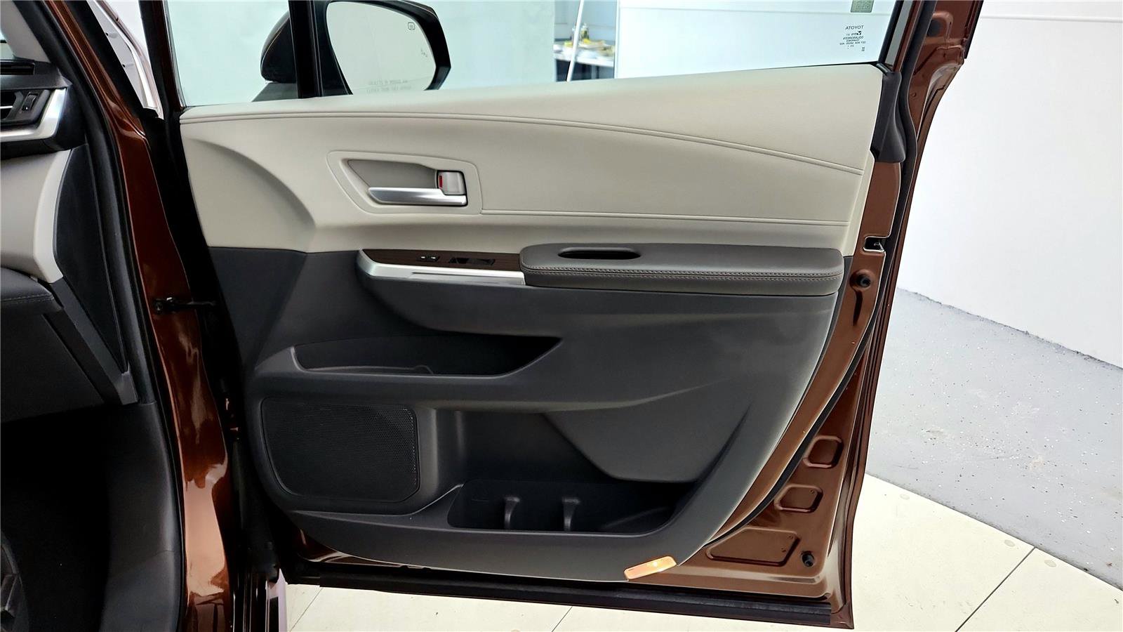 Certified 2024 Toyota Sienna XLE image 19