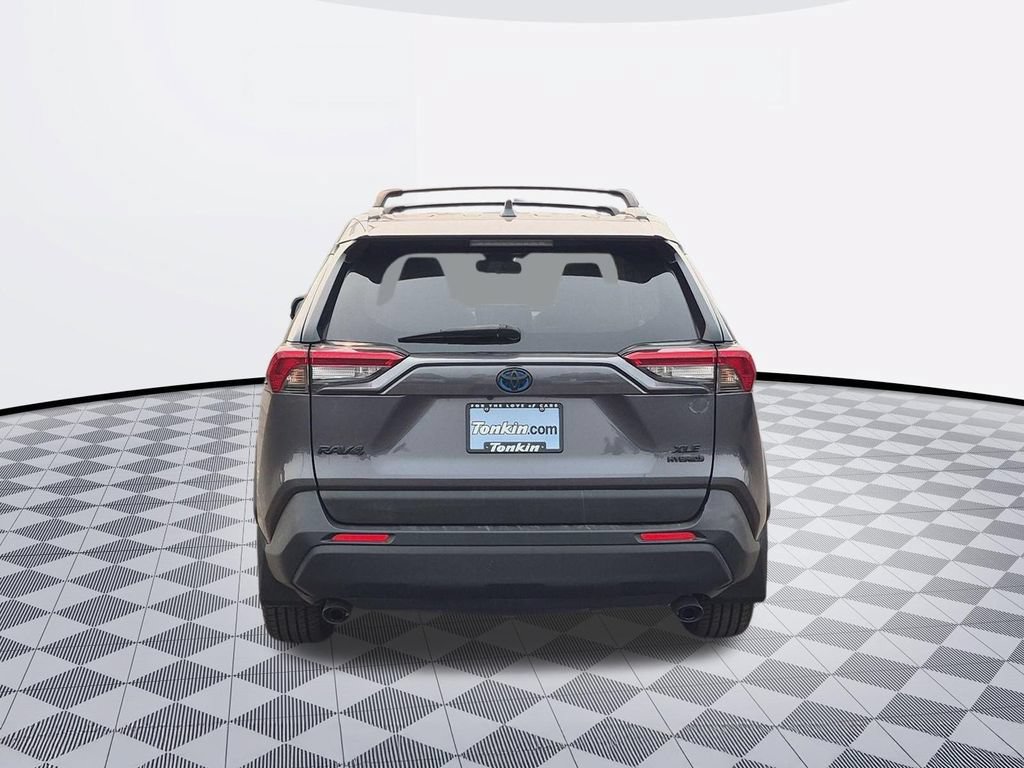 Used 2022 Toyota RAV4 XLE Premium AWD/4WD image 4