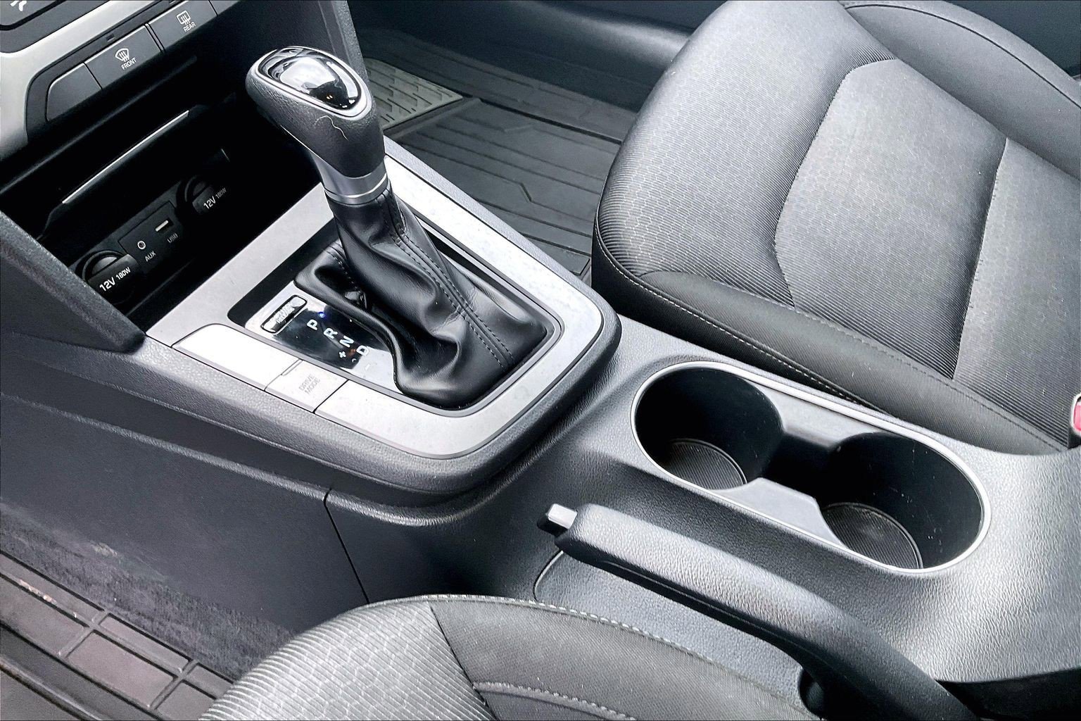 Used 2018 Hyundai Elantra SE image 13