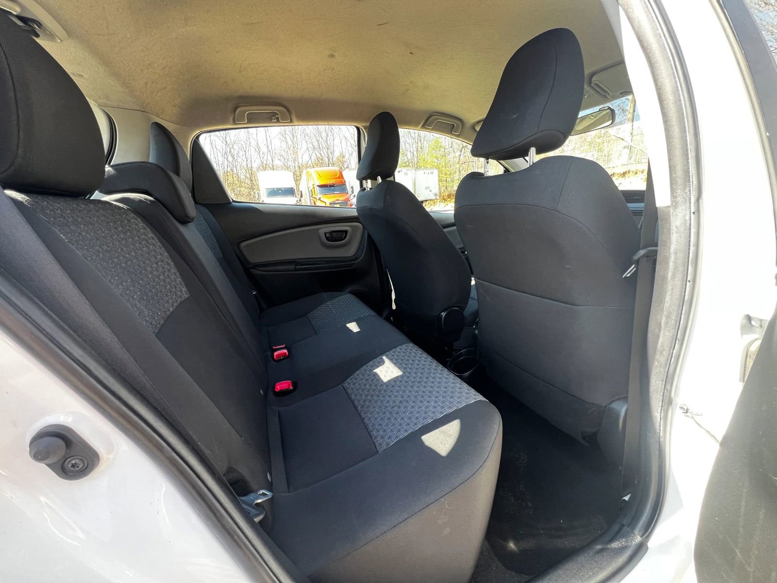 Used 2016 Toyota Yaris L FWD image 11
