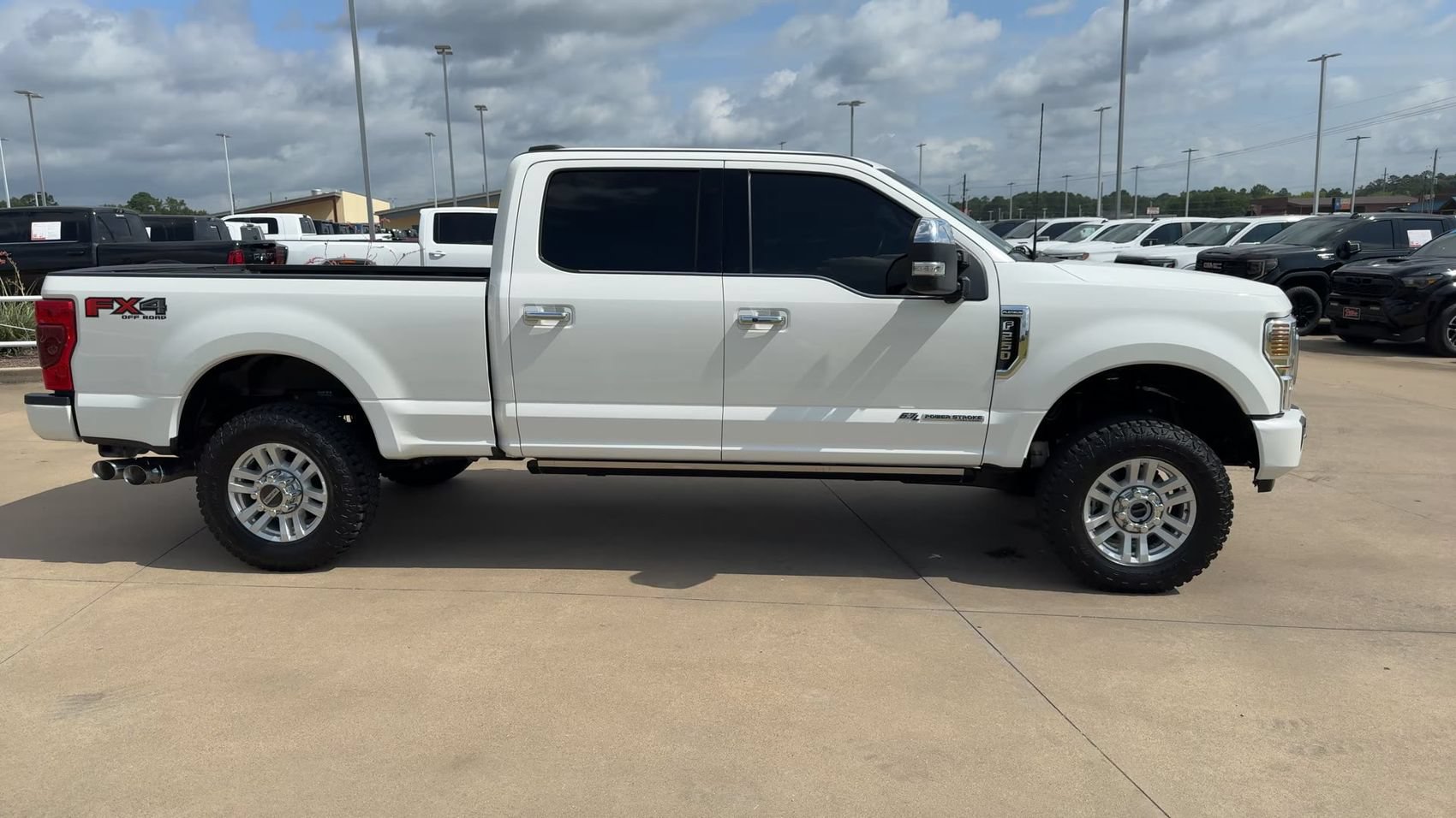 Used 2022 Ford F250 Platinum w/ FX4 Off-Road Package AWD/4WD image 9