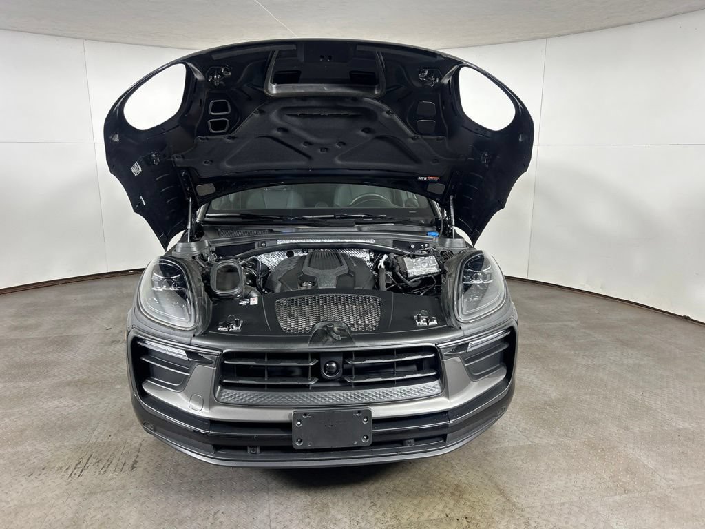Certified 2026 Porsche Macan Turbo AWD/4WD image 13