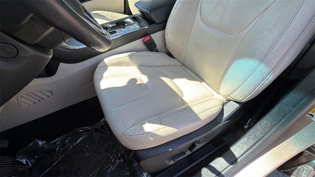 Used 2020 Ford Edge Titanium image 19