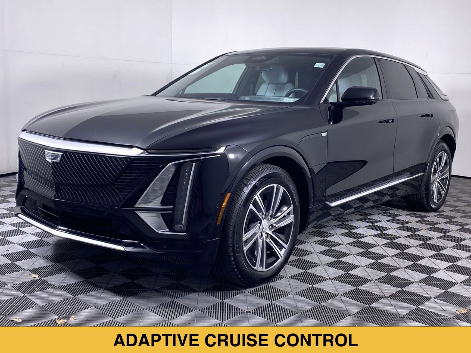 Certified 2024 Cadillac Lyriq Luxury w/ LPO, Floor Liner Package AWD/4WD image 18