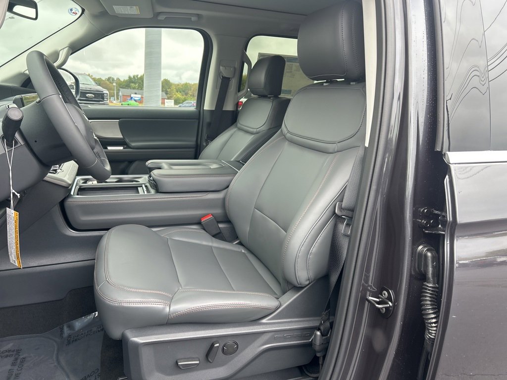 New 2025 Ford Expedition Active image 12