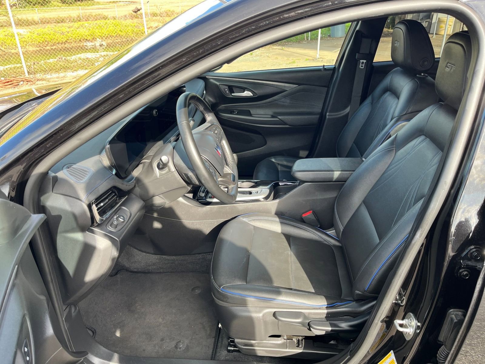 Used 2025 Buick Envista Sport Touring image 22