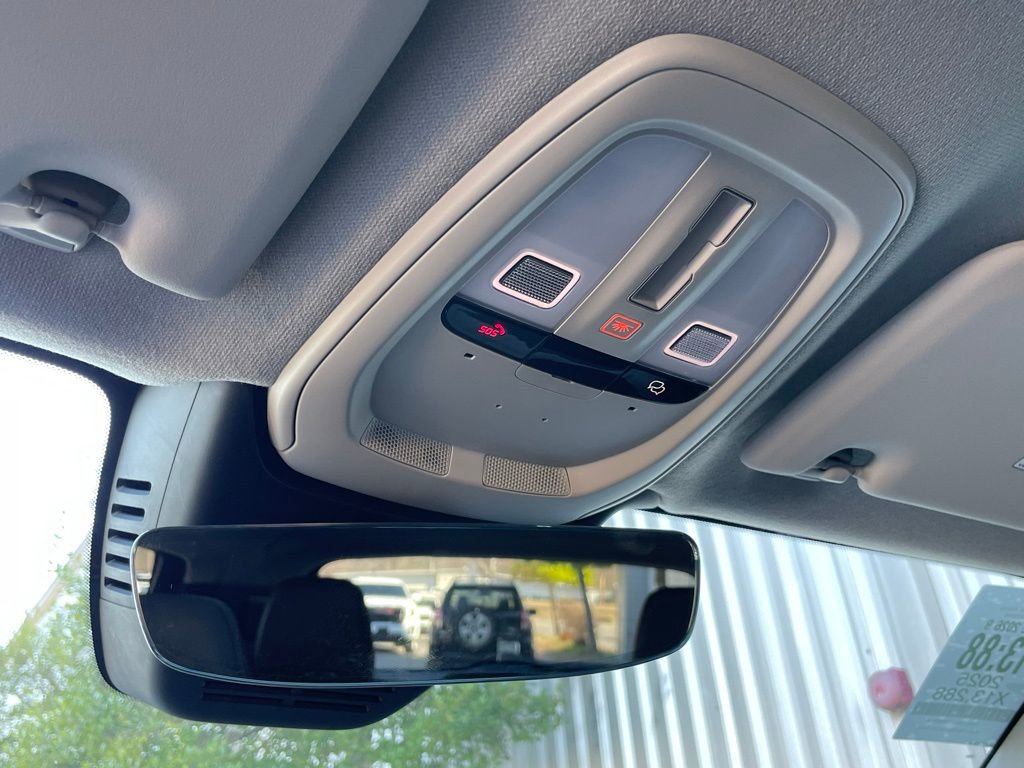 Used 2025 Volvo XC40 B5 Core image 21