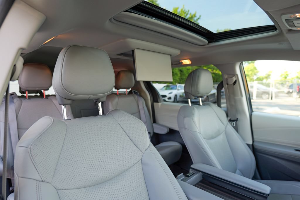 Used 2023 Toyota Sienna Limited AWD/4WD image 36