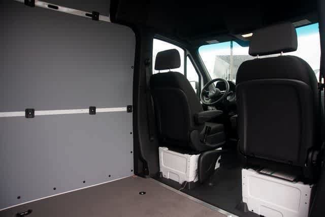 Used 2025 Mercedes-Benz Sprinter 2500 image 39