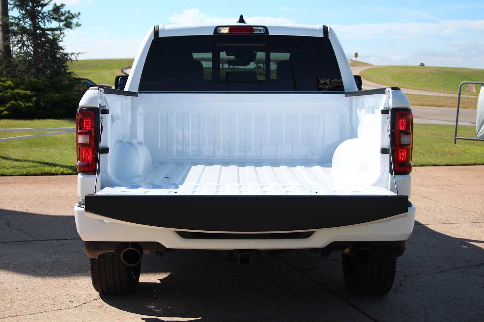 Used 2025 RAM 1500 Laramie w/ Night Edition AWD/4WD image 11