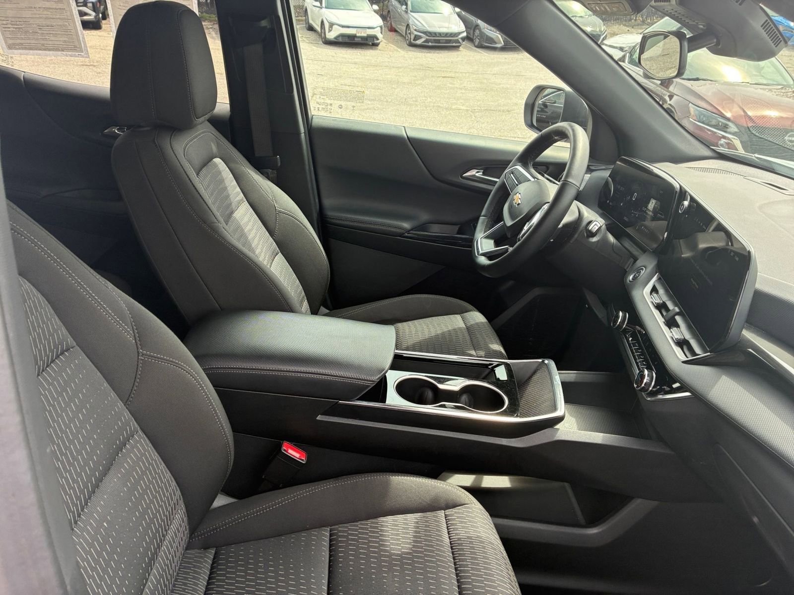 Used 2025 Chevrolet Equinox LT FWD image 31