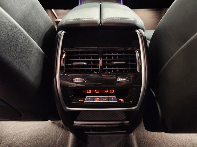 Used 2025 BMW X5 sDrive40i w/ M Sport Package image 31