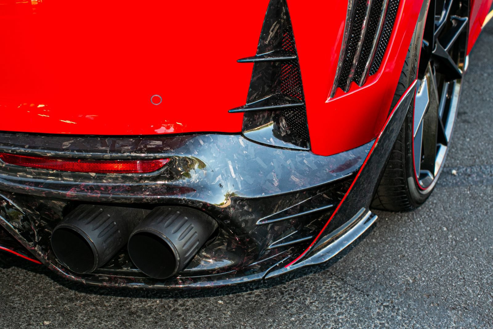 Used 2020 Ferrari 812 Superfast RWD image 64