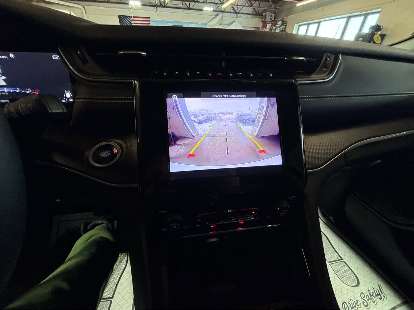 Used 2023 Jeep Grand Cherokee Laredo X image 20