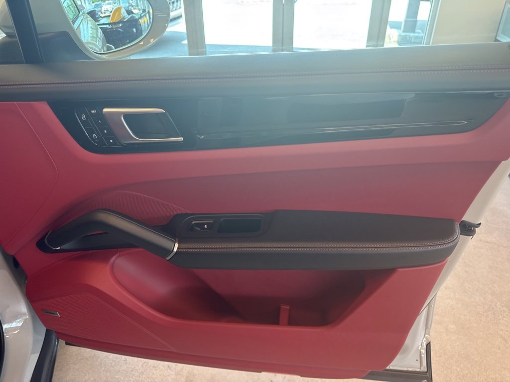 Used 2022 Porsche Cayenne Coupe image 22