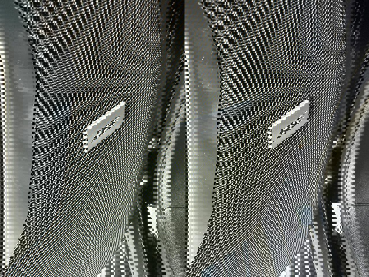 Used 2024 GMC Yukon SLT w/ SLT Luxury Package image 12