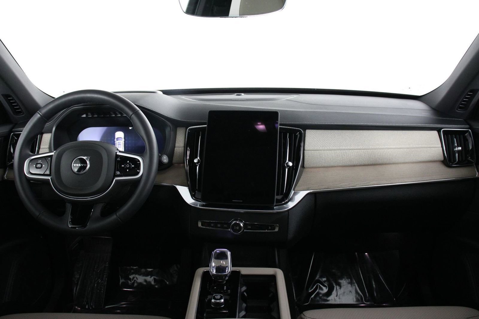 Certified 2025 Volvo XC90 B6 Ultra image 8