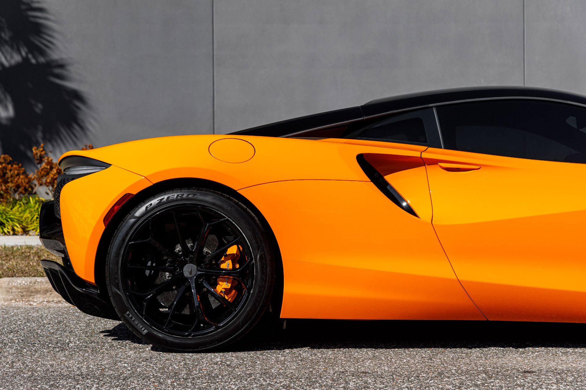 Used 2025 McLaren Artura image 13