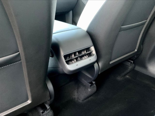Used 2024 Tesla Model Y Long Range RWD image 12