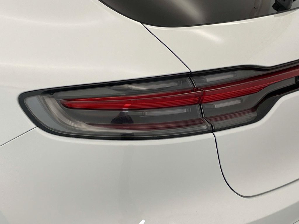 Certified 2025 Porsche Macan Turbo AWD/4WD image 16