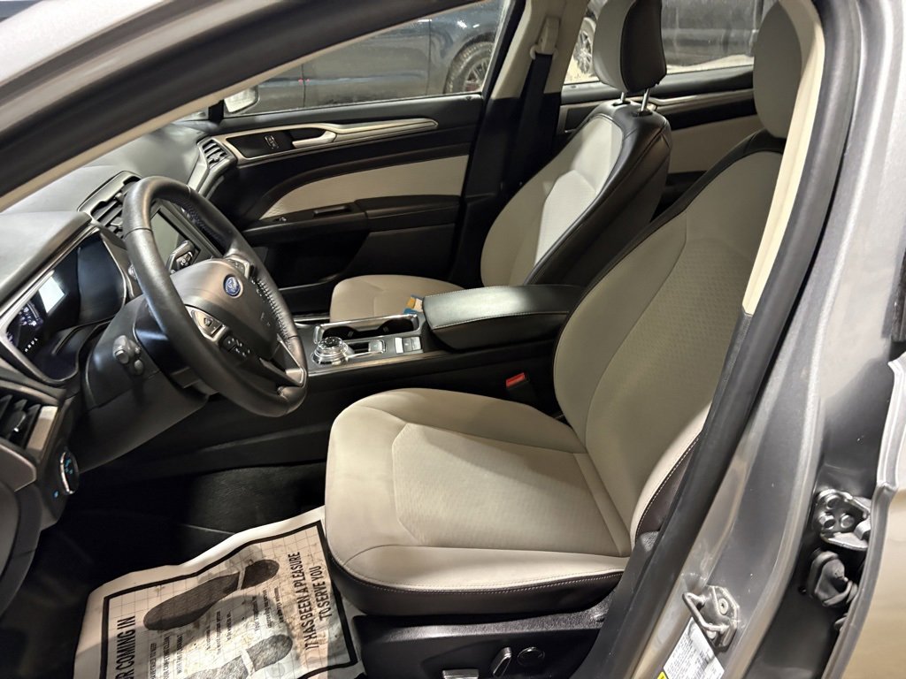 Used 2020 Ford Fusion SE w/ Equipment Group 151A image 12