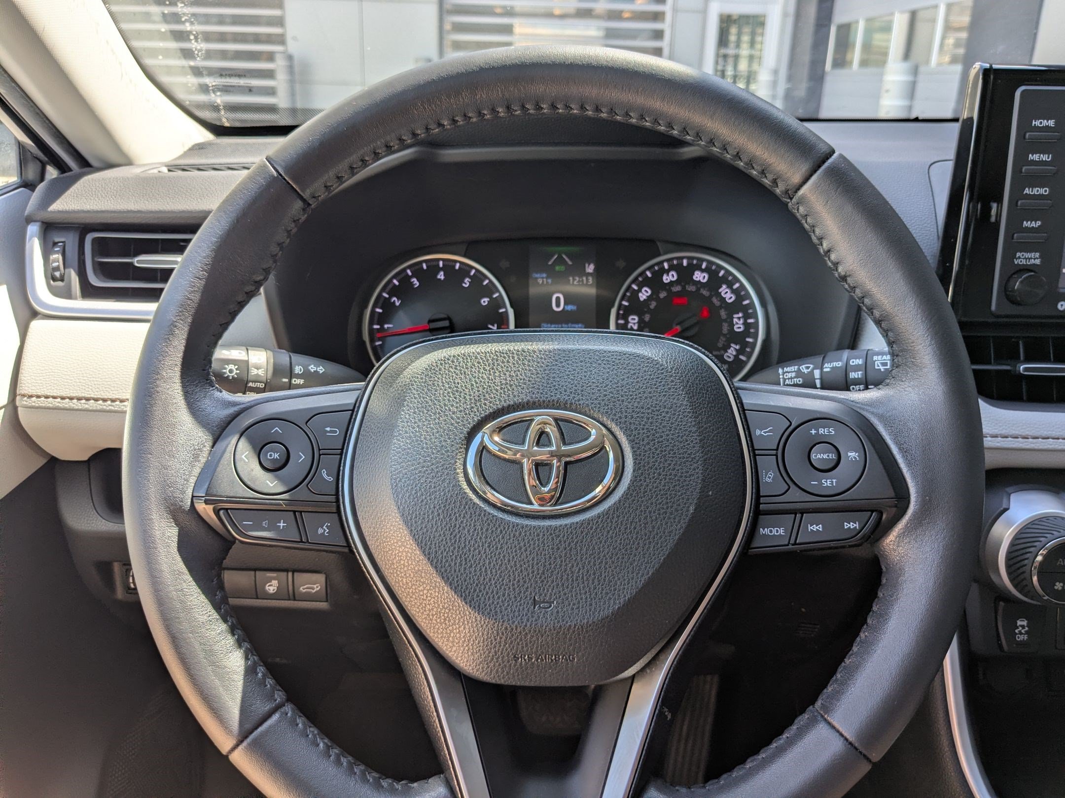 Used 2021 Toyota RAV4 XLE Premium AWD/4WD image 17