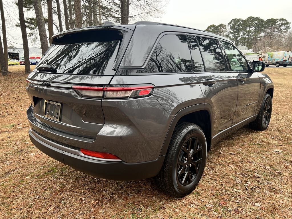 New 2026 Jeep Grand Cherokee Laredo image 3