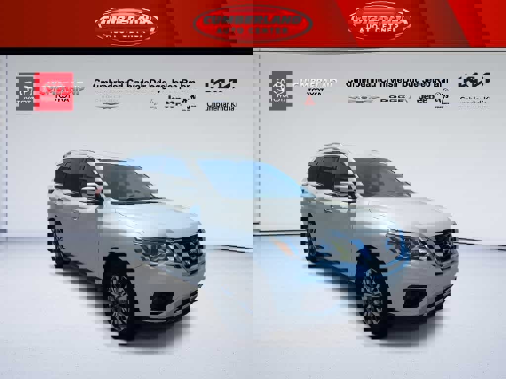 Used 2020 Nissan Pathfinder SV image 2