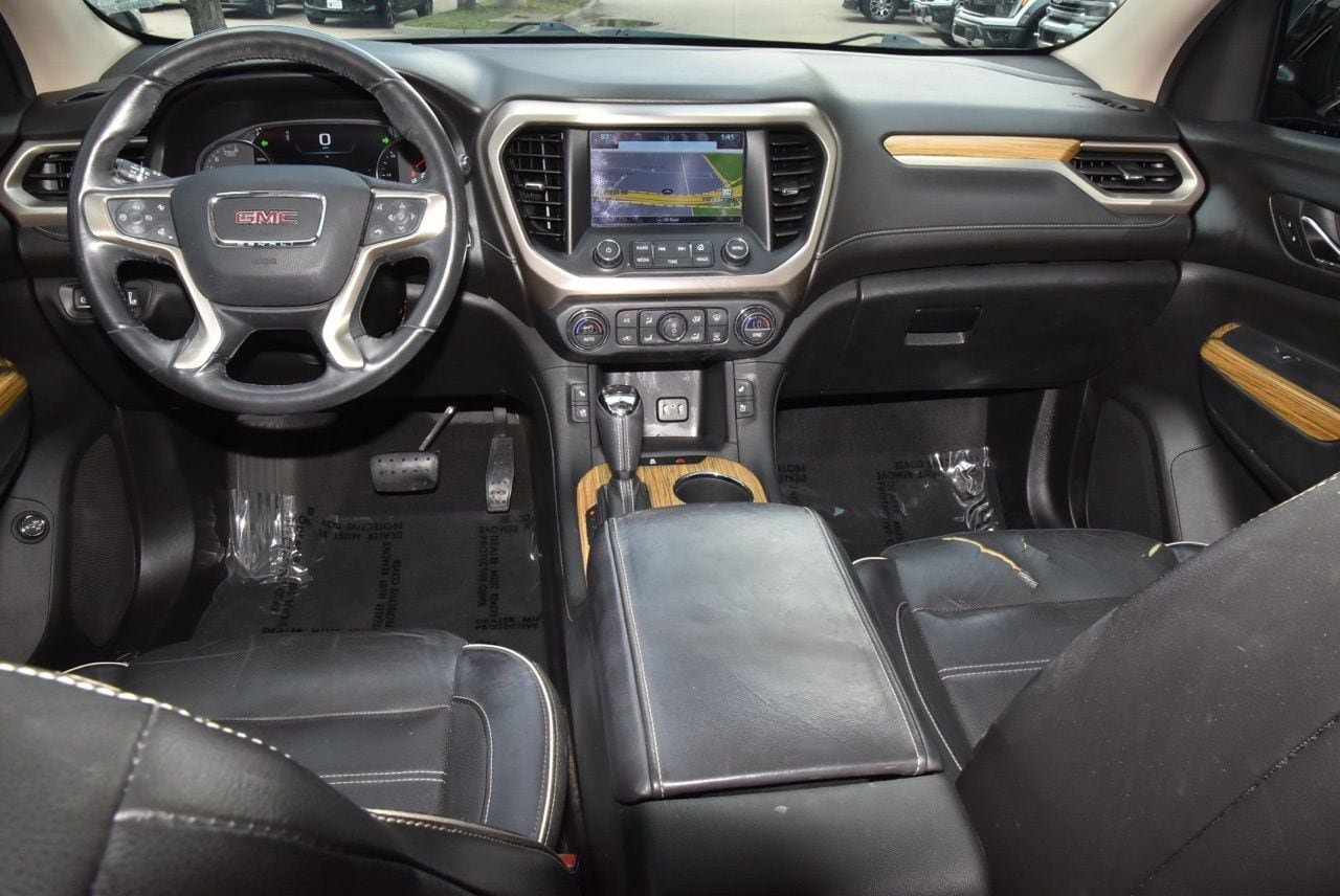 Used 2018 GMC Acadia Denali w/ Technology Package FWD image 17