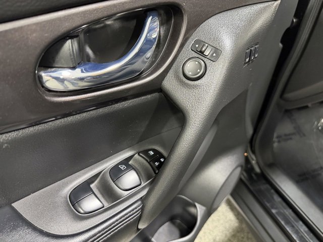 Used 2019 Nissan Rogue SV w/ Premium Package image 21