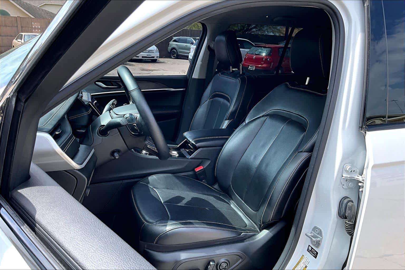 Used 2022 Jeep Grand Cherokee Limited w/ Luxury Tech Group II image 8