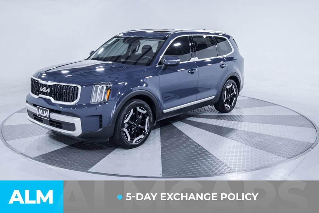 Used 2024 Kia Telluride EX w/ EX Captain's Chair Package FWD image 3