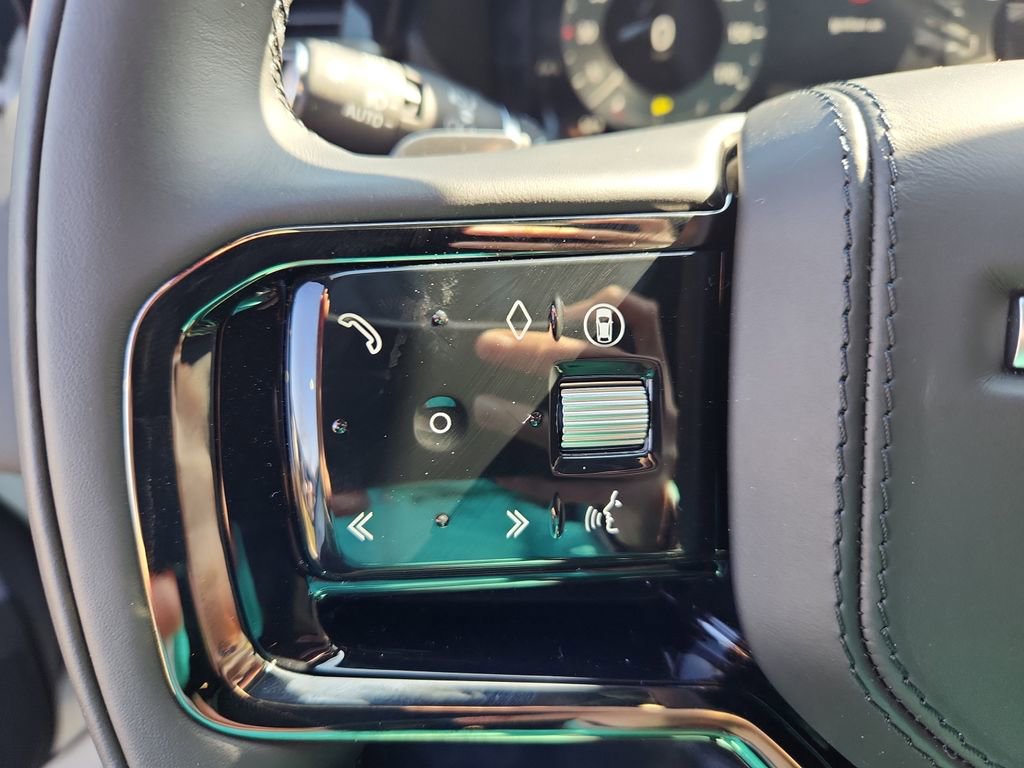 Certified 2026 Land Rover Range Rover Velar Dynamic SE AWD/4WD image 19